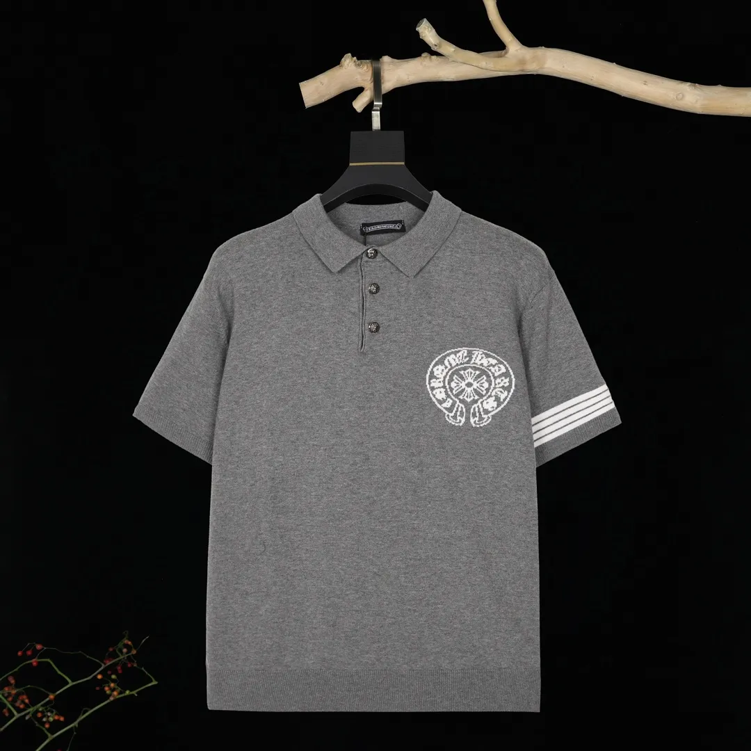 🅿️250 new models are on the market 25Fw320G heavy knitted lapel short-sleeved high-end [CH Crow Heart] front and rear panels with jacquard, short T for couples, high-end simple style that you will never get tired of, high-end temperament wear, perfect detail processing 💯 Classic Logo logo on the upper body is super good-looking, same style for men and women Size: XS S M L